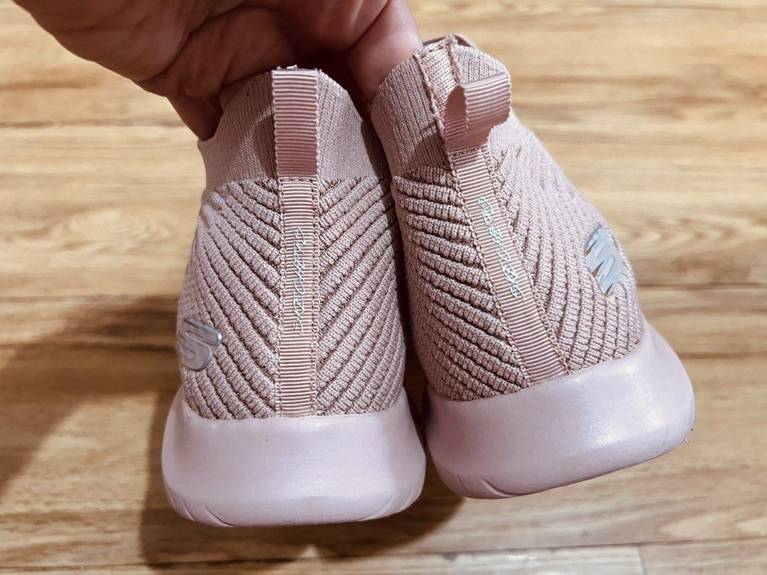 Skechers (Category: Sneakers) located in Santa Rosa. Submitted by jhengfalcon (Listing ID 1466188839, Image 3). Description: Size 7 on tag Will also fit yo 6.5” women’s Slightly used Still clean and no runs inside out Very comfy to wear.