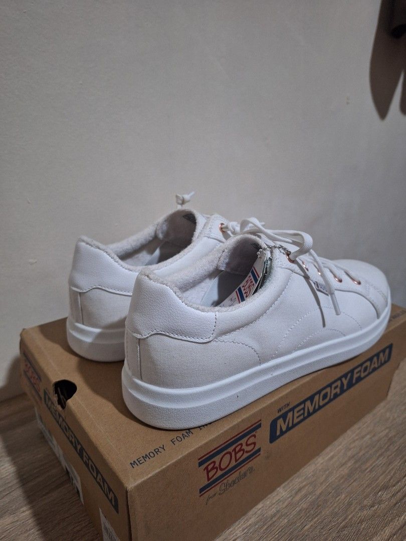 Skechers Bobs D'Vine (Category: Sneakers) located in Tuguegarao City. Submitted by ryo38122 (Listing ID 1466328526, Image 3). Description: Brand New | 100% Original Complete with original box & paper bag Skechers Bobs D'Vine Color: White Size: Women's 10 US | 7 UK | 40 EU | 40 BR | 27 CM SRP: ₱2,995 Selling for only ₱1,500 Location/Meet-up: Tuguegarao City Nationwide shipping via J&T or LBC.