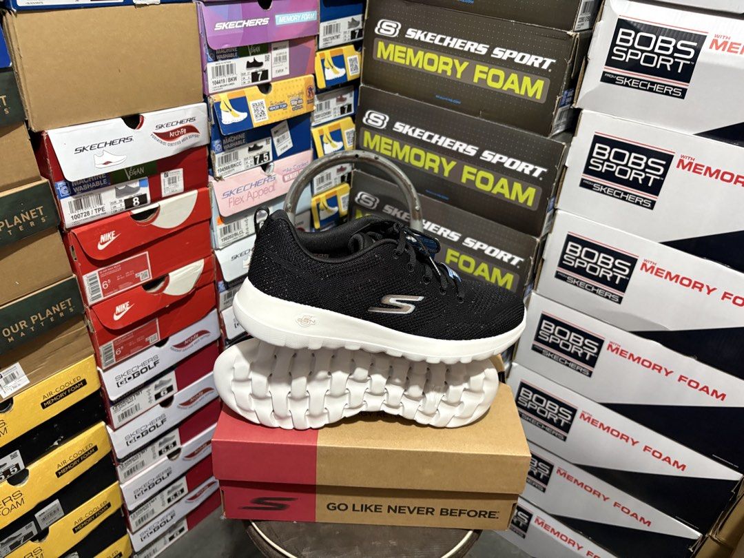 SKECHERS GO WALK ORIGINAL (Category: Sneakers) located in Taguig. Submitted by rajiepenaf34481 (Listing ID 1466322900, Image 2). Description: 💯% ORIGINAL 💯 % authentic 💯 % BRAND NEW 💯 % LEGIT SELLER 💯 % ON HAND SIZE: 7 / 7.5 US WOMEN BELOW SRP FROM: 4,500❌ NOW: 1,800 ✅ SHIP VIA ✅LALAMOVE ✅LBC (OUTSIDE MANILA) ✅J&T ✅READY TO SHIP MOP: COD COP GCASH ITEM CHECK BEFORE PAYMENT WILLING FOR MEET UP SA MALAPIT LOCATION: Taguig City.
