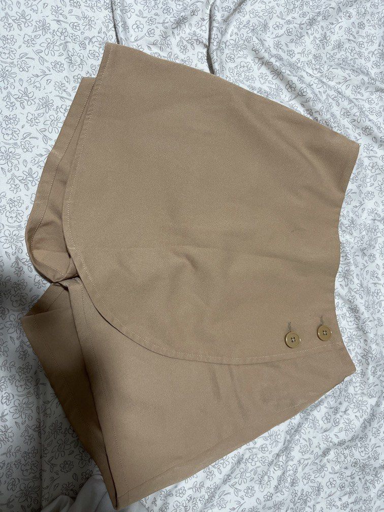 Skort (Category: Shorts) located in Manila. Submitted by backroombargains (Listing ID 1466257026, Image 1). Description: Soft texture, rarely worn..