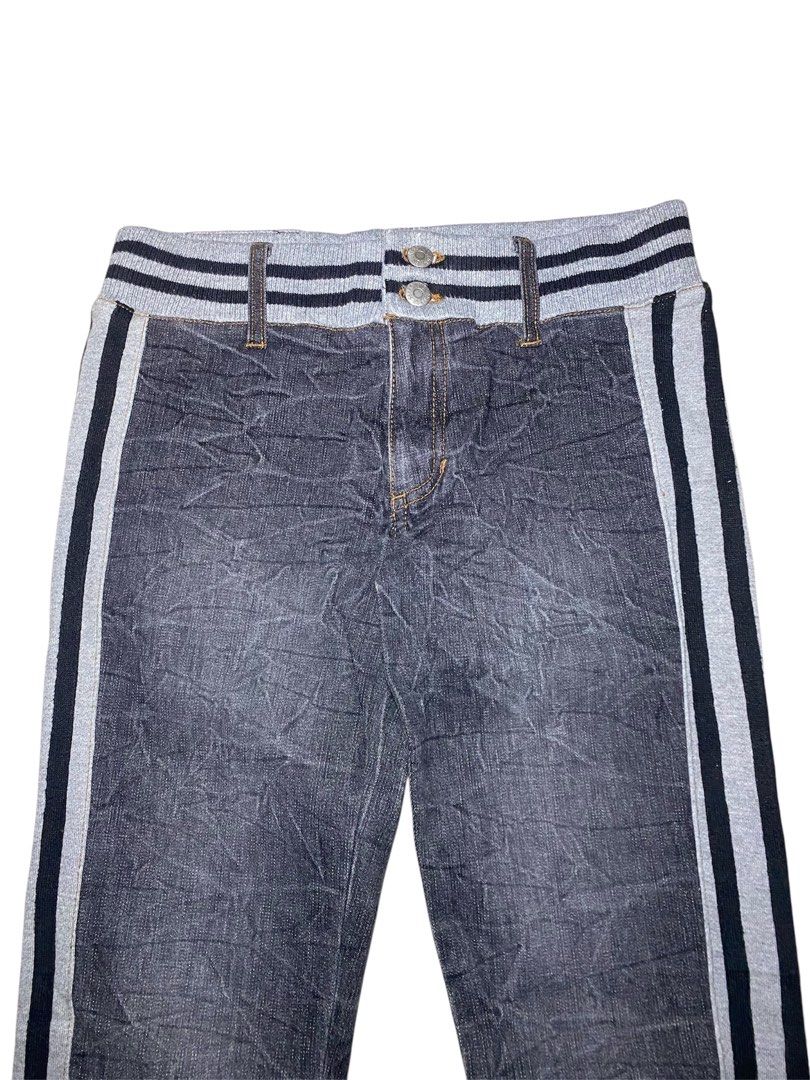 SKYBOMBER 391B08 - Flared Pants (Category: Jeans) located in Naga. Submitted by junked_garments_v2 (Listing ID 1466315347, Image 3). Description: SKYBOMBER 391B08 - Flared Pants MEASUREMENTS Waist: 30” Length: 38” Inseam: 30” Front Rise: 9” Thigh: 10” Leg Opening: 9.5” DETAILS Has 2 Back Pockets Only No Issue Need Wash Excellent Condition 9.5/10 Color Rate -₱1.5k.