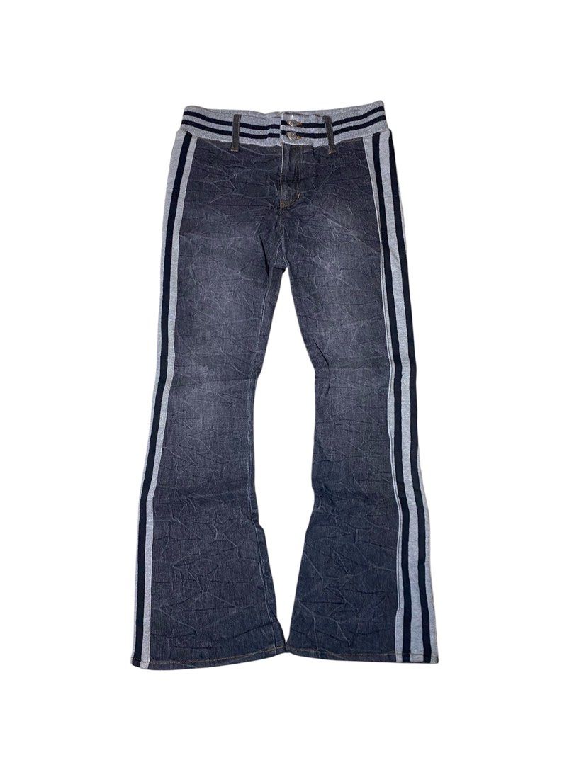 SKYBOMBER 391B08 - Flared Pants (Category: Jeans) located in Naga. Submitted by junked_garments_v2 (Listing ID 1466315347, Image 1). Description: SKYBOMBER 391B08 - Flared Pants MEASUREMENTS Waist: 30” Length: 38” Inseam: 30” Front Rise: 9” Thigh: 10” Leg Opening: 9.5” DETAILS Has 2 Back Pockets Only No Issue Need Wash Excellent Condition 9.5/10 Color Rate -₱1.5k.