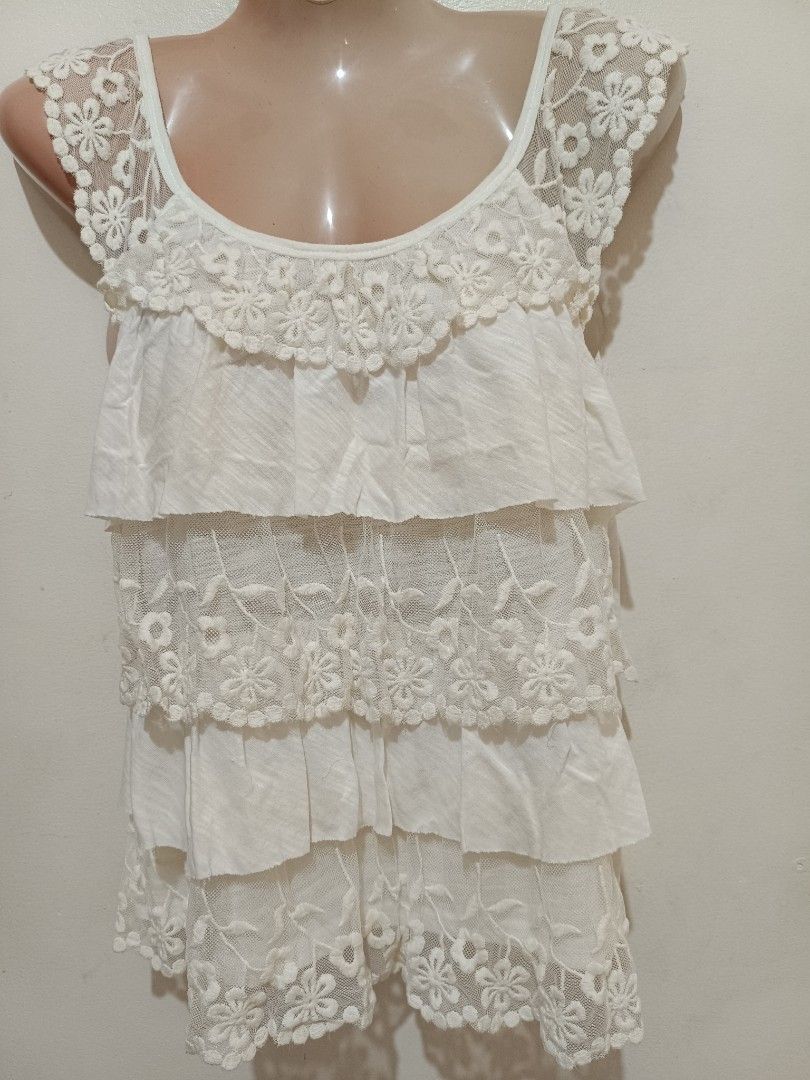sleeve less (Category: Others Tops) located in Limay. Submitted by lisa_2318 (Listing ID 1466275410, Image 1). Description: white, layered lace tank top featuring a scoop neckline and floral lace ruffle tiers..