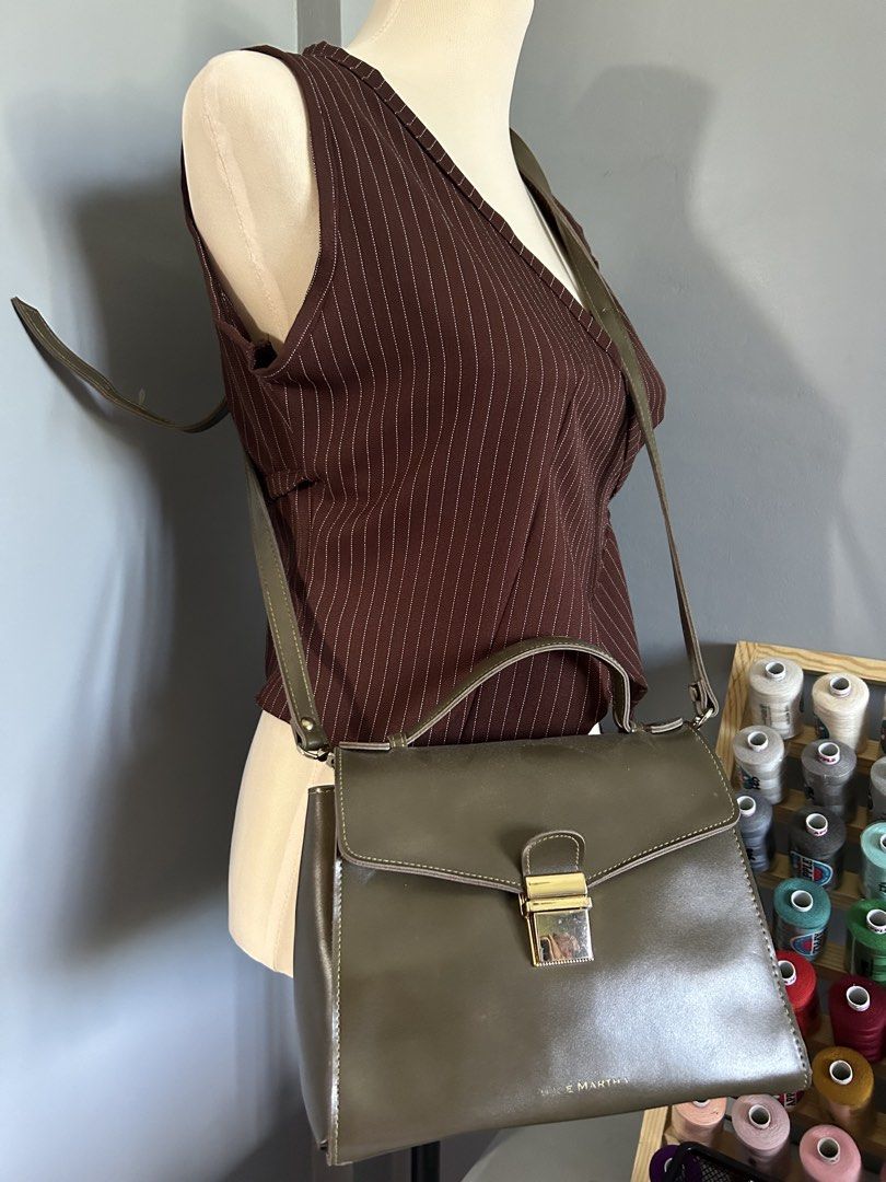 Sling bag (Category: Shoulder Bags) located in Banaybanay. Submitted by rethread.co (Listing ID 1466190459, Image 2). Description: Adjustable sling bag .