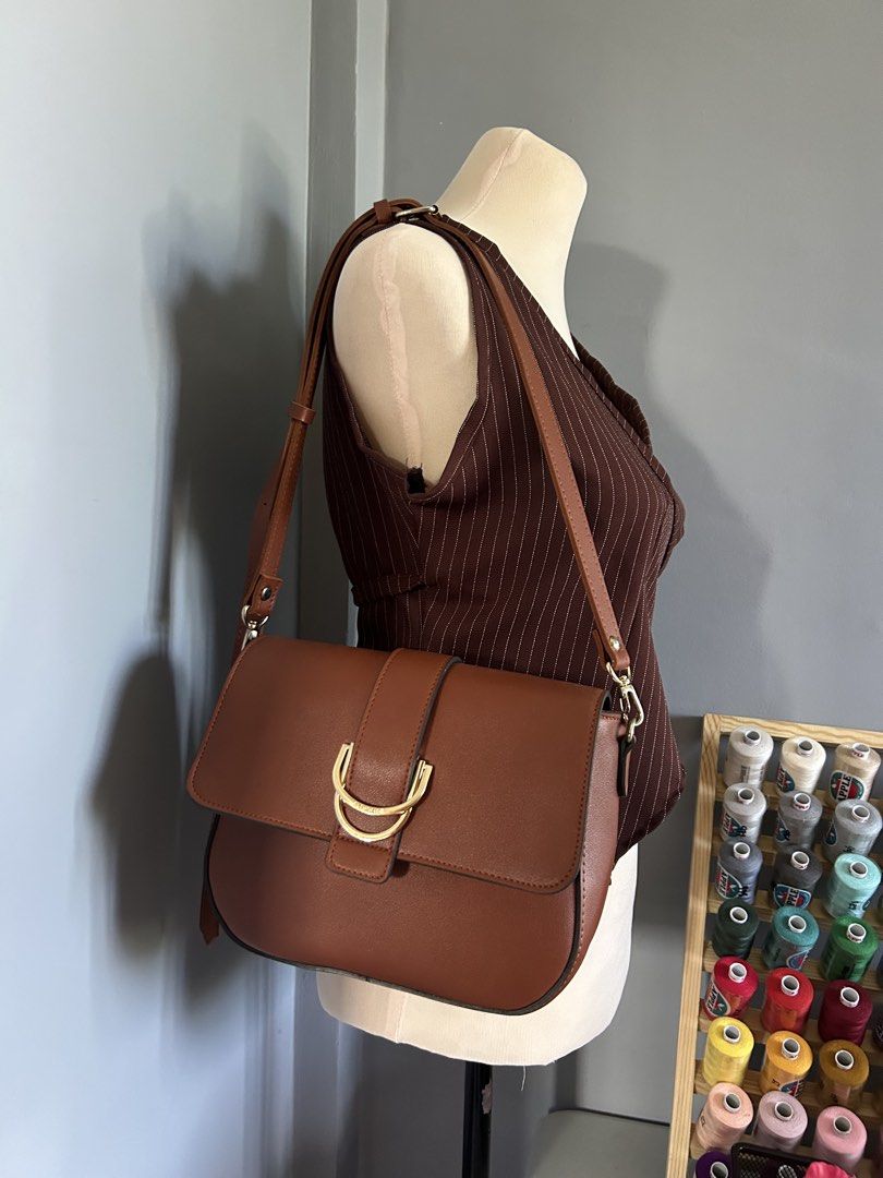 Sling bag (Category: Shoulder Bags) located in Banaybanay. Submitted by rethread.co (Listing ID 1466190657, Image 2). Description: High quality sling bag from japan.