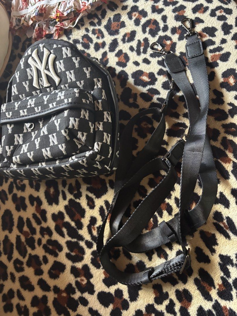 Small bagpack (Category: Backpacks) located in Pototan. Submitted by tres_190725 (Listing ID 1466167096, Image 3). Description: Mlb small bag 2 free straps adjustable 2 straps that can be use as bag pack 1 for side bag or body bag.