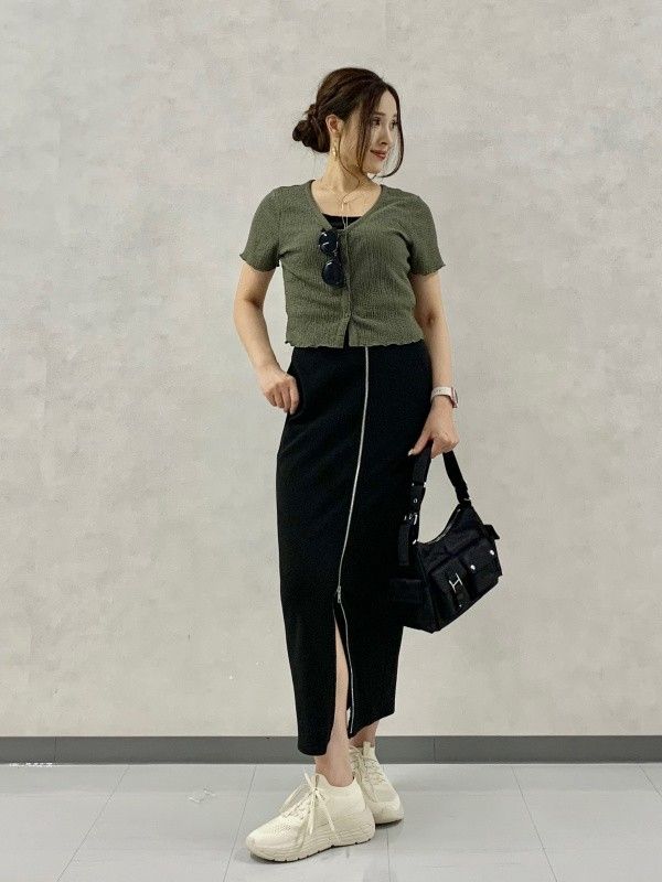 Small GU Cropped Cardigan (Category: Others Tops) located in Castillejos. Submitted by lalainecloset22 (Listing ID 1466178588, Image 1). Description: - Brand: GU - Size: S (155/80A) - Color: Olive Green - Style: Cropped cardigan / short-sleeve top with V-neck - Details: Textured crinkle fabric, front button closure, lettuce trim hem and cuffs - Material: 98% Polyester (Recycled Polyester), 2% Polyurethane - Condition: Excellent, well-maintained.