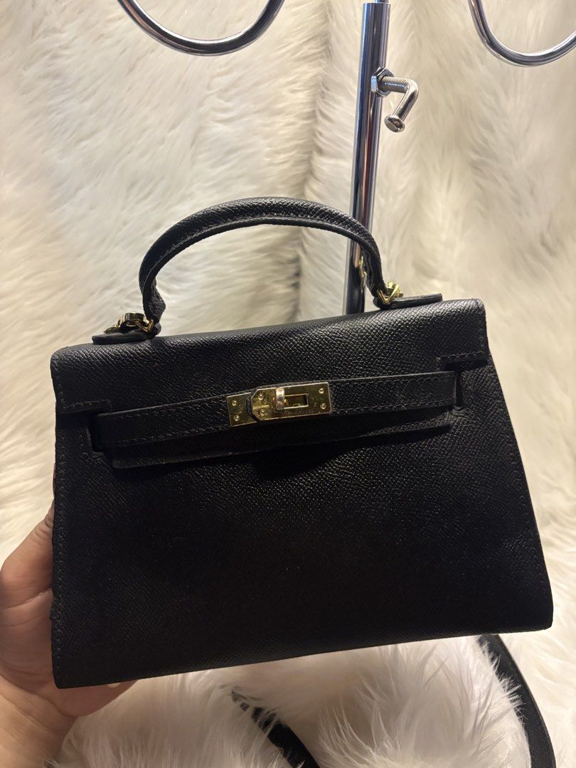 Small sling bag pretty and cutie (Category: Cross-body Bags) located in Davao. Submitted by emmanuelchuamellorin23 (Listing ID 1466200633, Image 3). Description: Small sling bag pretty and cutie ready to use. .