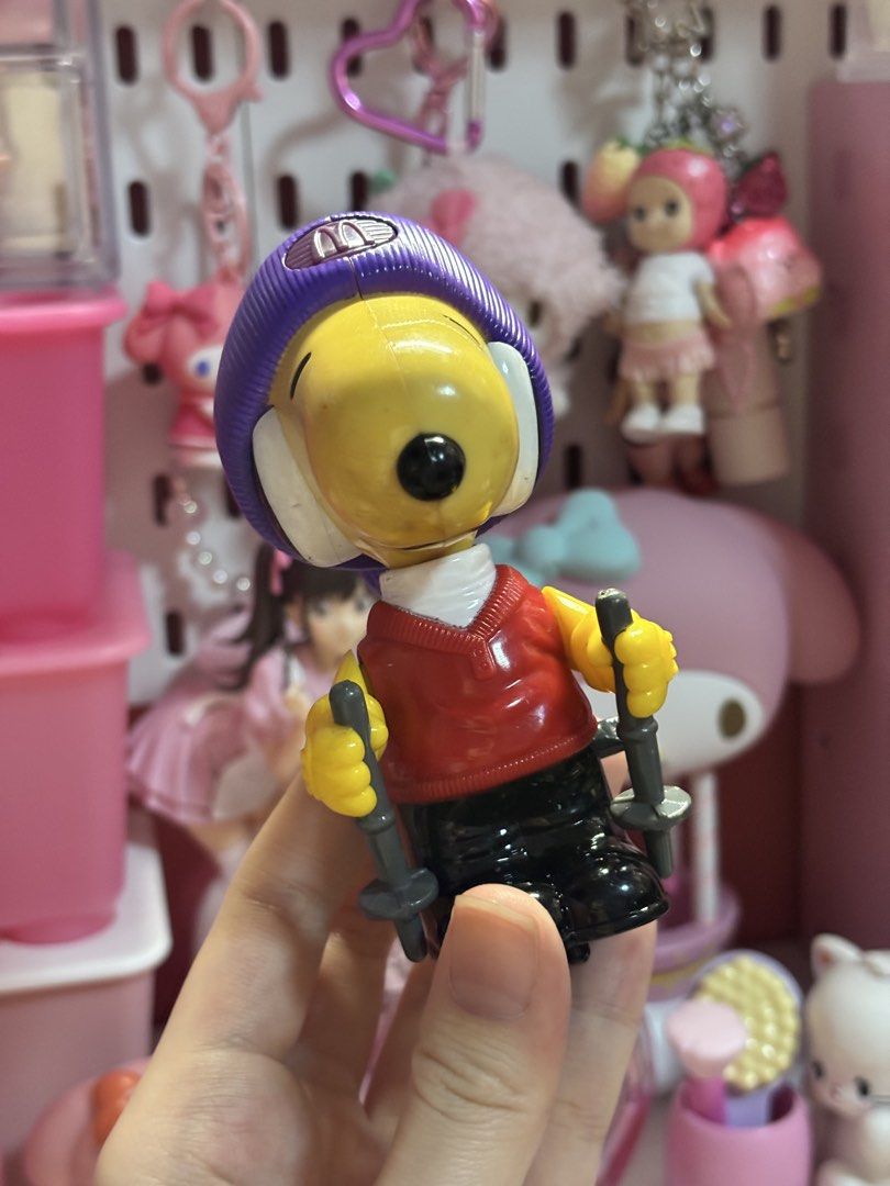 Snoopy Winter Skater Figure (Category: Figurines & Statues) located in San Juan City. Submitted by glitznpops.ph (Listing ID 1466216397, Image 2). Description: .