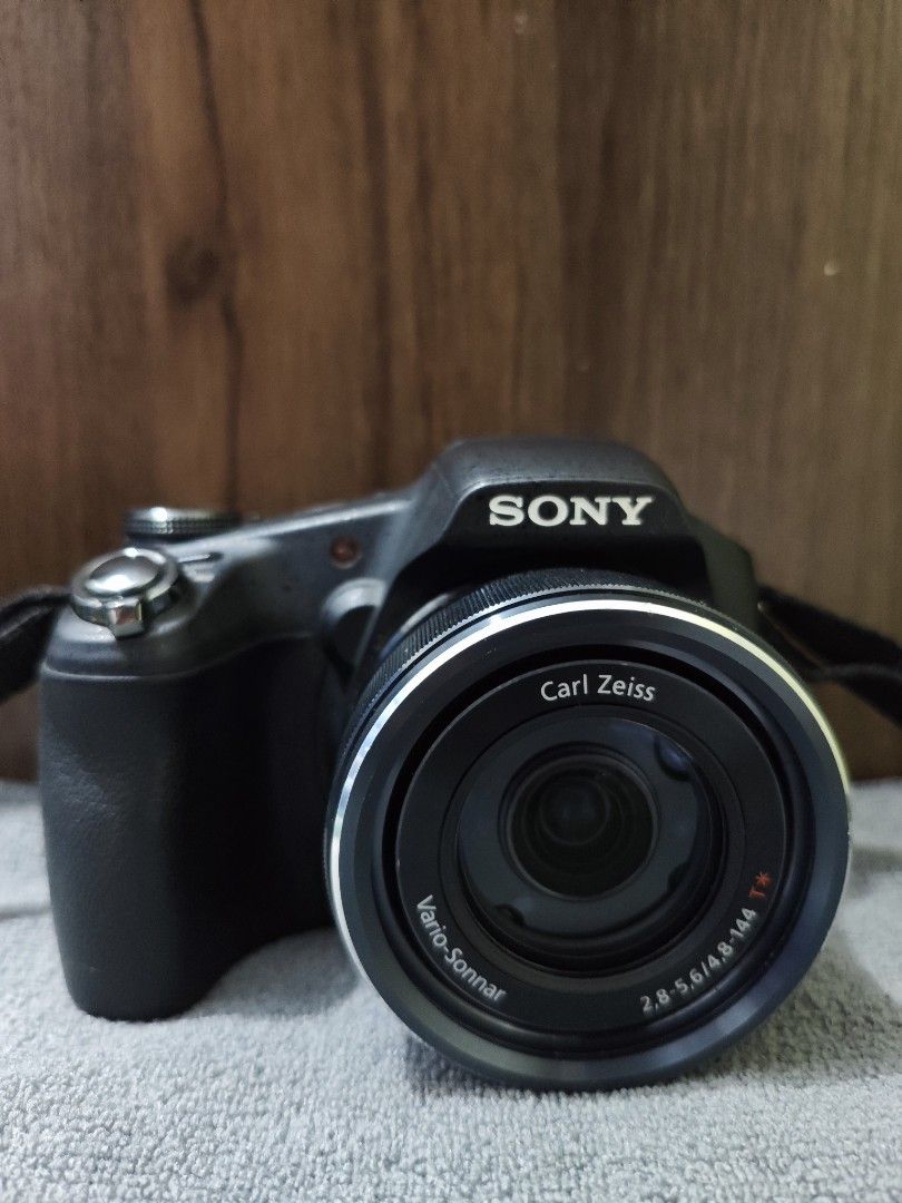 Sony DSC-HX100V Cyber-shot Digital Still Camera (Category: Cameras) located in Manila. Submitted by jp.medina (Listing ID 1466335979, Image 1). Description: - Model: Sony Cyber-shot Digital Camera - Lens: High-quality Carl Zeiss Vario-Sonnar lens - Condition: Tested and fully working screen and built-in flash - Included Accessories: NP-FH50 battery pack, battery charger, and official black Sony carrying bag - Note: Everything shown in the picture