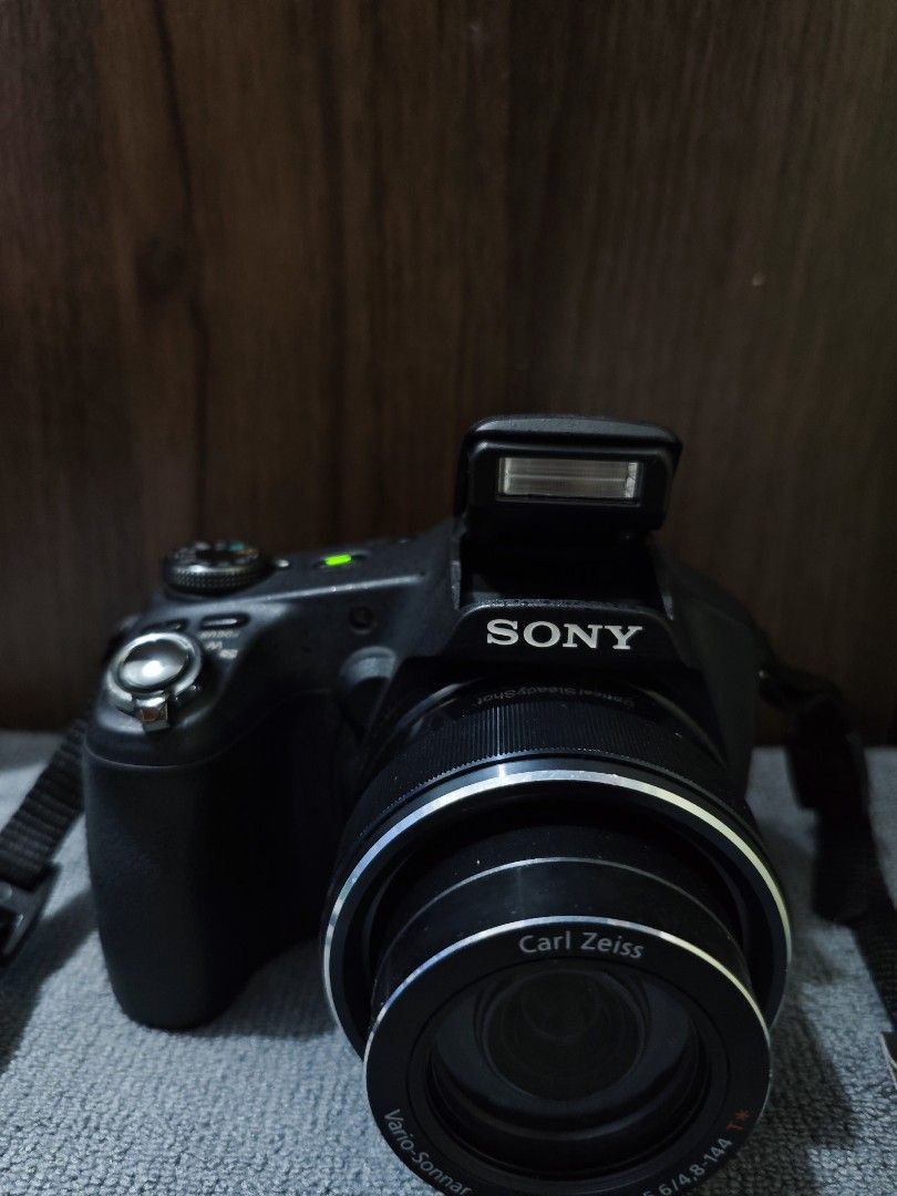 Sony DSC-HX100V Cyber-shot Digital Still Camera (Category: Cameras) located in Manila. Submitted by jp.medina (Listing ID 1466335979, Image 3). Description: - Model: Sony Cyber-shot Digital Camera - Lens: High-quality Carl Zeiss Vario-Sonnar lens - Condition: Tested and fully working screen and built-in flash - Included Accessories: NP-FH50 battery pack, battery charger, and official black Sony carrying bag - Note: Everything shown in the picture