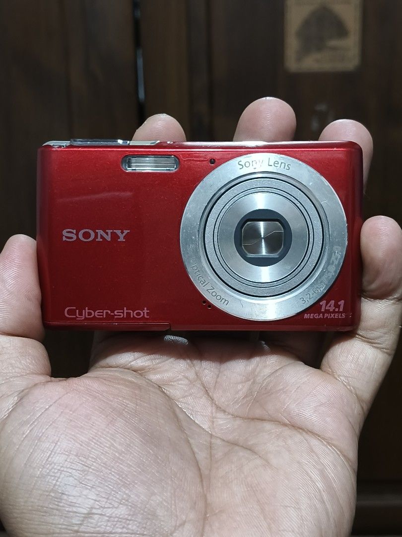 Sony dsc-w620 (Category: Cameras) located in Quezon City. Submitted by boldearth_27b1b3 (Listing ID 1466333841, Image 1). Description: sony dsc-w620 price: 3500 issue: may konting basag sa upper right ng housing pero all goods lahat ng functions.