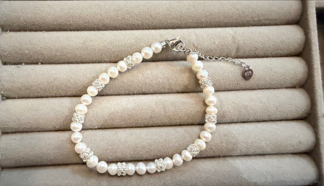 South sea pearl bracelet (Category: Bracelets) located in Quezon City. Submitted by miamiluxe (Listing ID 1465026063, Image 2). Description: - s925 marking - 5.0 mm - Very cute & dainty .