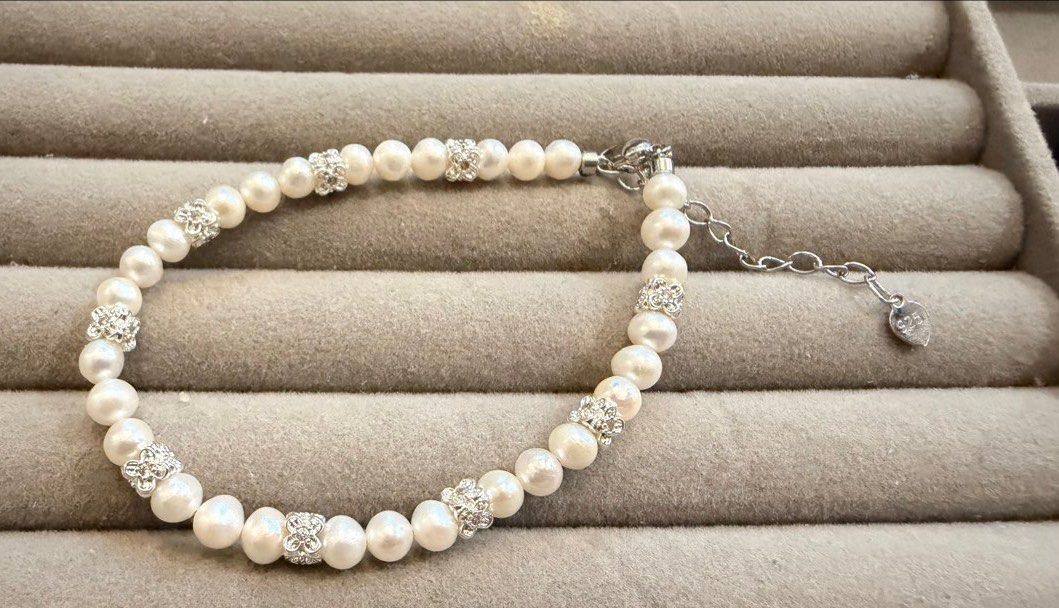 South sea pearl bracelet (Category: Bracelets) located in Quezon City. Submitted by miamiluxe (Listing ID 1465026063, Image 3). Description: - s925 marking - 5.0 mm - Very cute & dainty .