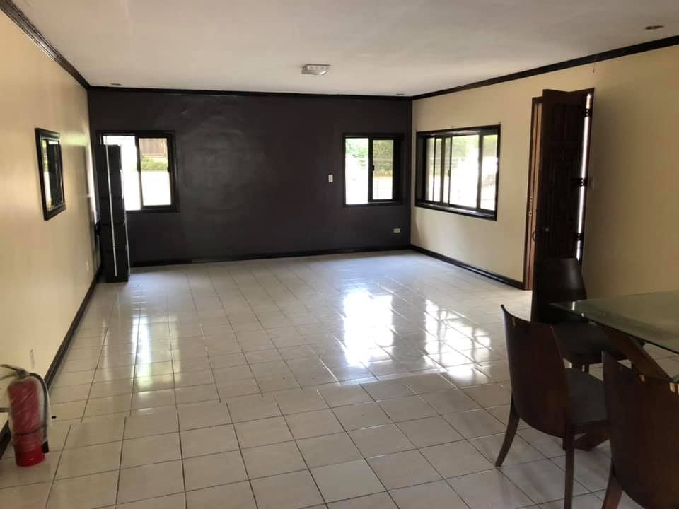 Spacious House with Pool and Garden (Category: House & Lot) located in Caloocan City. Submitted by epicshark.598380 (Listing ID 1466197662, Image 3). Description: 🏡 Trece St. Alabang Hills Village ✨ HOUSE FOR SALE / RENT! 🏡 Bungalow-type house with swimming pool 📐 676 sqm 🛏️ 4–5 rooms 🚗 4 parking garages 📍 Located inside a prime subdivision 💰 For Sale: ₱69M – net, negotiable 🏦 Under bank mortgage .