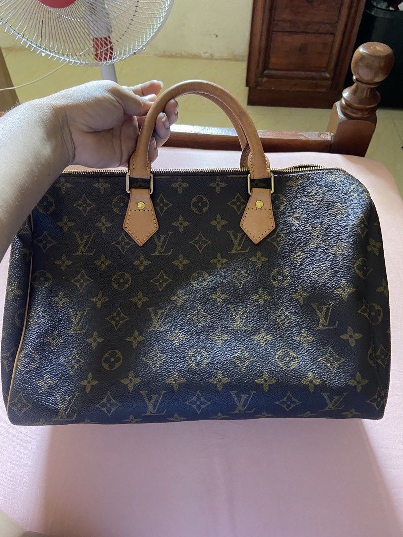 Speedy 390 (Category: Shoulder Bags) located in Calamba. Submitted by mj_sotto22 (Listing ID 1466193119, Image 2). Description: No code no flaws from japan .