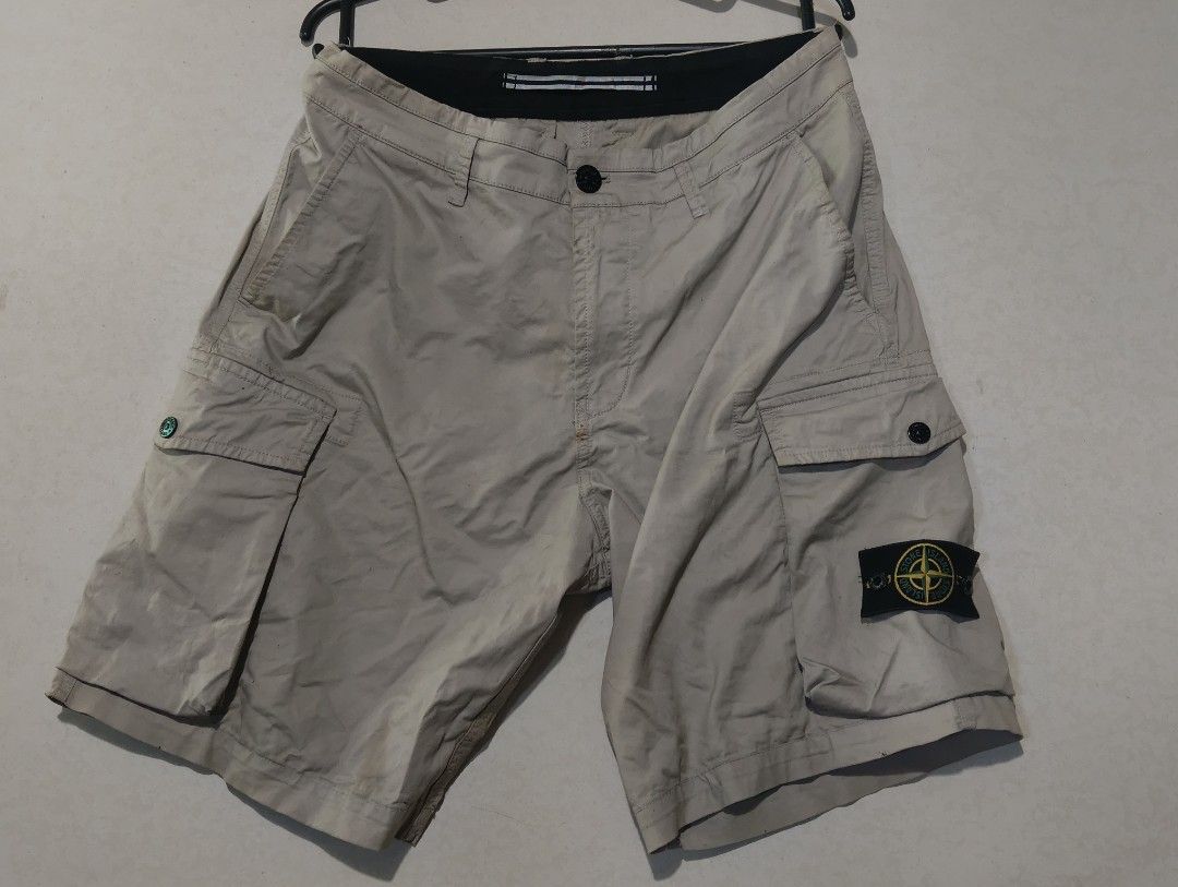 Stone Island (Category: Shorts) located in Ajuy. Submitted by aljohndalumpines88 (Listing ID 1466195407, Image 1). Description: cargo short.
