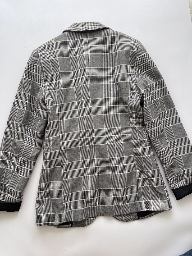 Stradivarius Checkered Blazer with Shoulder Pads (Category: Coats, Jackets and Outerwear) located in Bacolod City. Submitted by euniceclothing_coph (Listing ID 1466174369, Image 2). Description: Brand new w tag Size Small-Medium With shoulder pads .