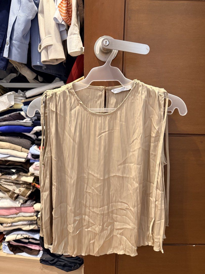 Stradivarius Flowing Blouse with Ties (Category: Blouses) located in Marikina City. Submitted by nicasandoval (Listing ID 1466286701, Image 1). Description: used once only .