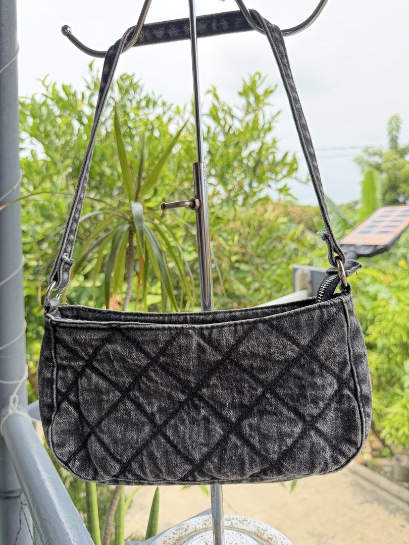 Stradivarius Quilted Denim Shoulder Bag (Category: Shoulder Bags) located in Cadiz. Submitted by solynb28 (Listing ID 1466167163, Image 1). Description: -very nice in actual -clean and ready to use -negotiable price -no flaws -▫️what you see is what you get▫️colors may vary due tolighting▫️buy at your own risk ▫️no long reservation, unless the item is paid▫️payment 1st policy▫️no return, no exchange, no refund▫️joy miners/reservers/lowballers wil