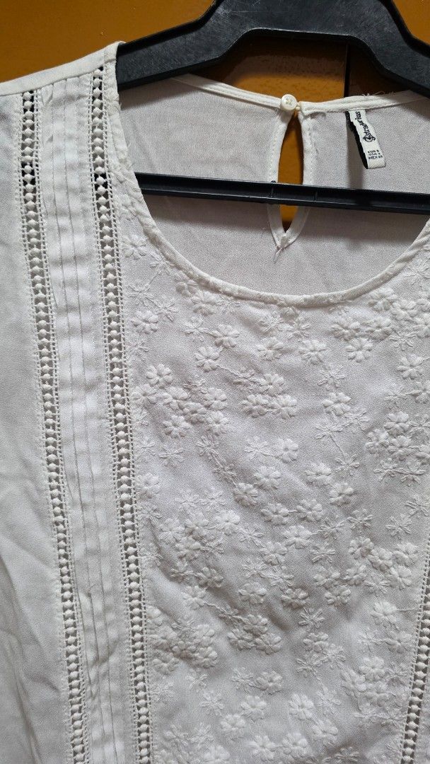 Stradivarius White Embroidered Blouse Size S (Category: Blouses) located in Pasig City. Submitted by jannetteg (Listing ID 1466219125, Image 3). Description: - Brand: Stradivarius - Color: White - Size: S (Fits up to L, best for 36" bust and 32" waist) - Material: Soft linen (Zero stretch) - Details: Delicate floral embroidery, lace trim, and back button closure - Price: ₱350 only - Promo: Bundle deal available at 3 for ₱1,000 (applicable to same