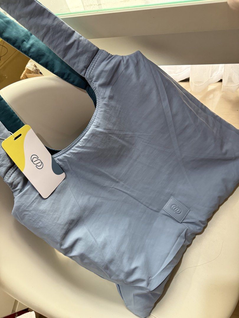 STRAIGHTFORWARD TOTE BAG (Category: Tote Bags) located in General Trias. Submitted by fellasunshine (Listing ID 1466285992, Image 2). Description: - brandnew never nagamit - reversible orig price 1.5k .