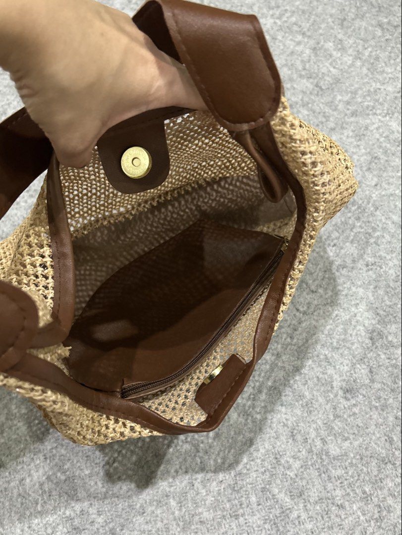 Straw Shoulder Bag (Category: Shoulder Bags) located in Balanga. Submitted by shenanigansph (Listing ID 1466326645, Image 3). Description: *personal bag condition: 9/10 flaws: signs of use rfs: decluttering 𝘊𝘖𝘓𝘖𝘙 𝘔𝘈𝘠 𝘝𝘈𝘙𝘠 𝘚𝘓𝘐𝘎𝘏𝘛𝘓𝘠 𝘋𝘜𝘌 𝘛𝘖 𝘓𝘐𝘎𝘏𝘛𝘐𝘕𝘎 🪩.
