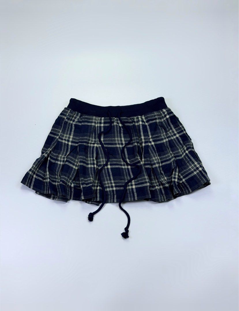 Subdued plaid skirt (Category: Skirts) located in Kapangan. Submitted by keythsgs74798 (Listing ID 1466277840, Image 1). Description: .