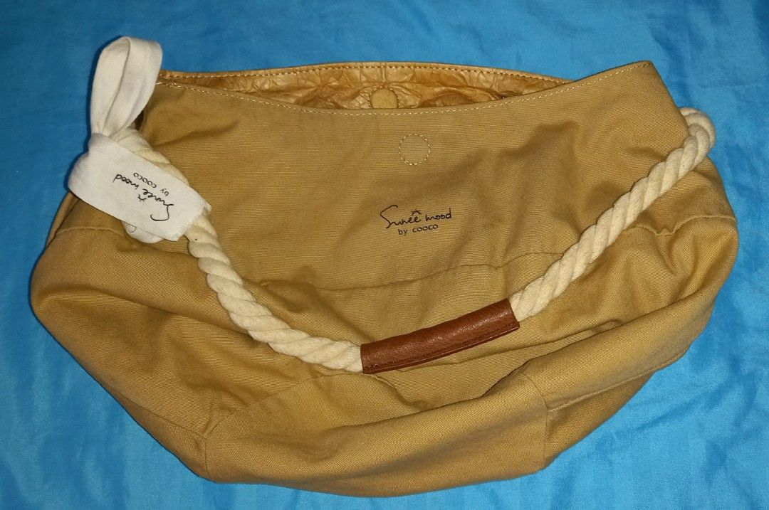 Sunee Mood by Cooco beige canvas handbag (REVERSIBLE) (Category: Shoulder Bags) located in Cagayan de Oro. Submitted by edwardryan01984 (Listing ID 1466168072, Image 2). Description: Sunee Mood by Cooco canvas bag in a nice neutral shade. Thick white rope shoulder strap with a brown leather grip piece. Outside has a handy snap-button pocket. Inside lining has a crinkled paper texture look and includes the brand logo printed clearly. Roomy size fo
