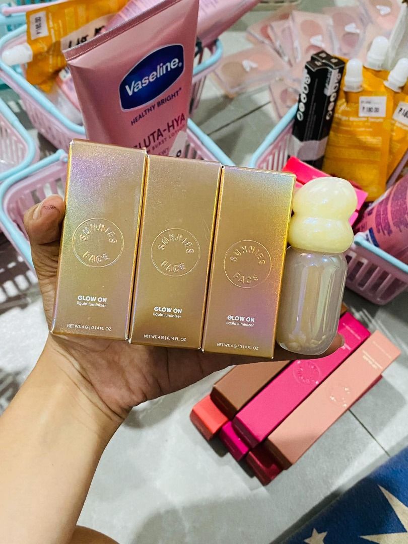 Sunnies Glow on highlighter in Saturn (Category: Makeup) located in Muntinlupa City. Submitted by chevyxcs (Listing ID 1466313016, Image 1). Description: Sunnies Glow on highlighter P280ea • saturn.