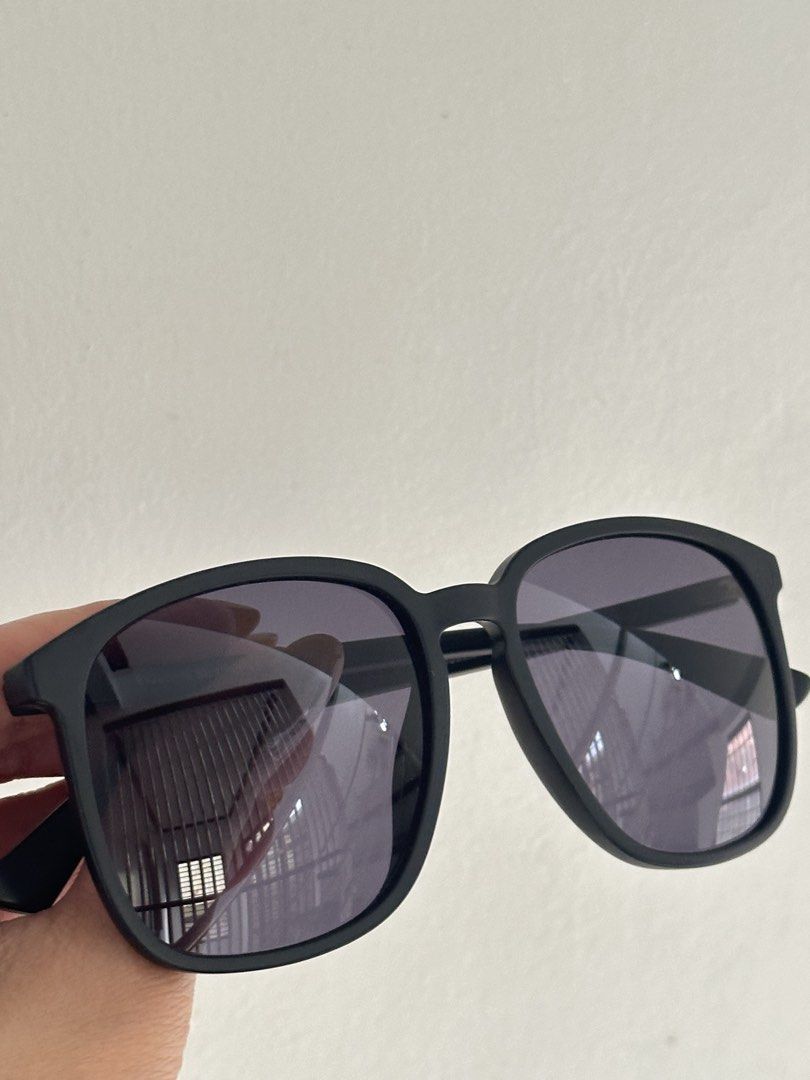 Sunnies Studios Silvio Charcoal Sunglasses (Category: Sunglasses & Eyewear) located in Dasmarinas. Submitted by maarryyaannnn (Listing ID 1466217239, Image 3). Description: Sunnies Studios Silvio in charcoal. - Matte black frame with dark tinted lenses - Includes matching pouch and microfiber cleaning cloth - Clean lenses, no scratches spotted - Lightweight everyday shades - Just took the tags off but haven't used it at all.