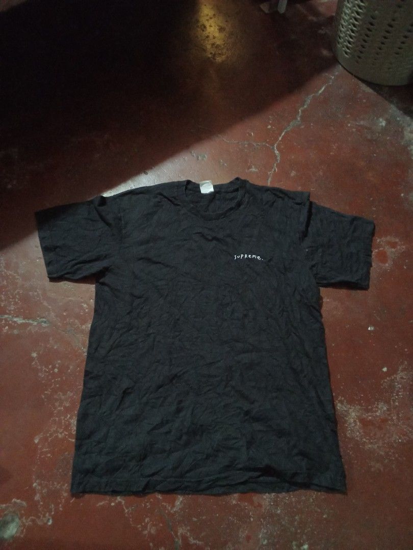 Supreme authentic (Category: Formal Shirts) located in Manila. Submitted by tcbukay_zxc25 (Listing ID 1466296002, Image 1). Description: supreme tee authentic 21x28 good condition.