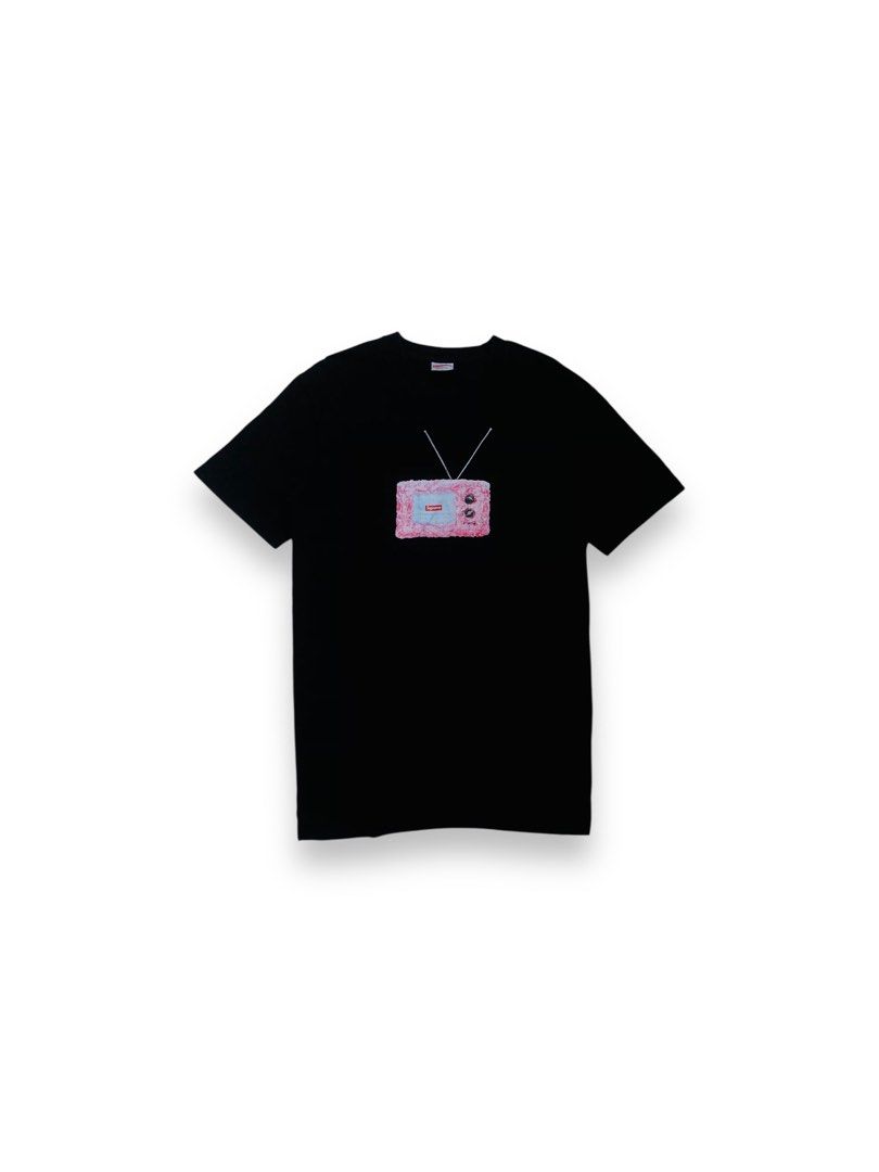 Supreme Tv box (Category: Tshirts & Polo Shirts ) located in Angeles City. Submitted by wwdrip (Listing ID 1466237711, Image 1). Description: Supreme♻️ •Width : 19 •Length : 28 •Size : M •Color rate : 9.6/10 •Condition : excellent to almost like new •no issue ₱650.