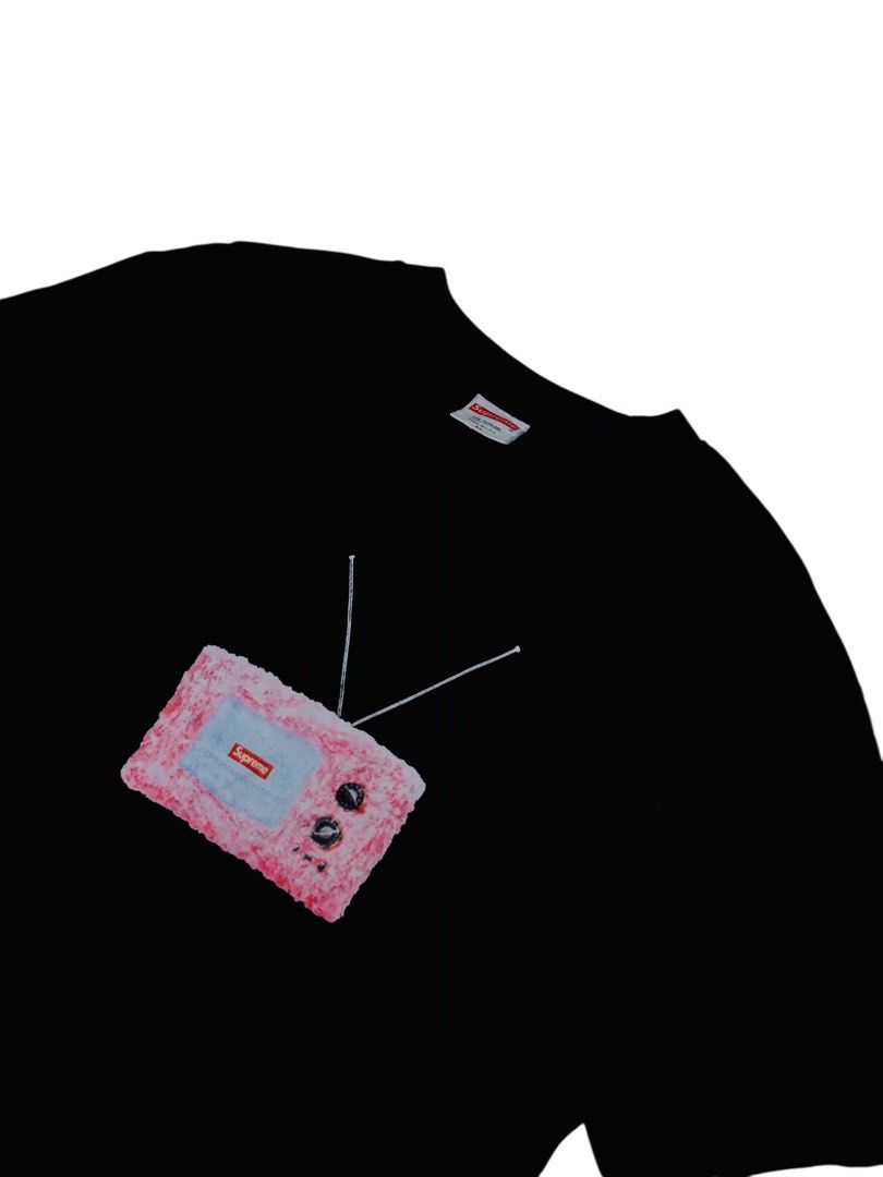 Supreme Tv box (Category: Tshirts & Polo Shirts ) located in Angeles City. Submitted by wwdrip (Listing ID 1466237711, Image 2). Description: Supreme♻️ •Width : 19 •Length : 28 •Size : M •Color rate : 9.6/10 •Condition : excellent to almost like new •no issue ₱650.