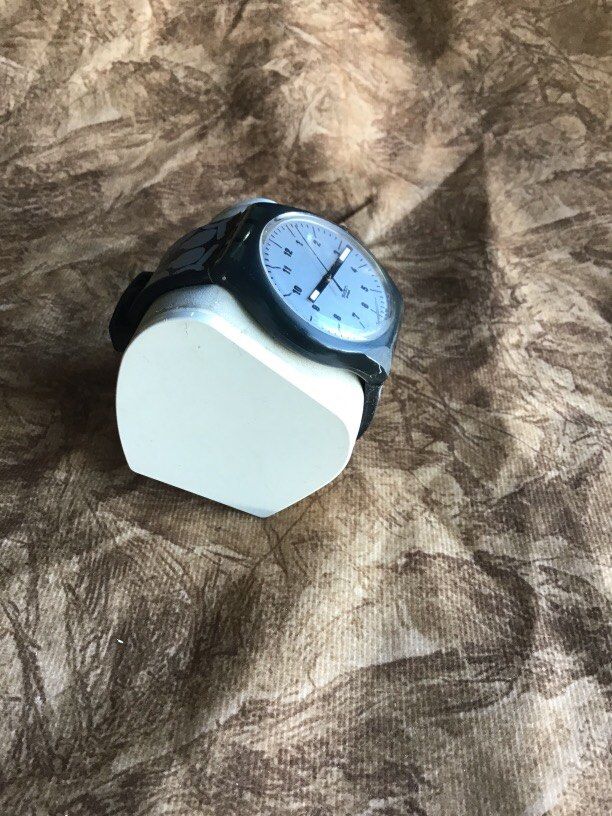 Swatch quartz Swiss made (Category: Men's Watches) located in Baguio. Submitted by agozun61 (Listing ID 1466163024, Image 3). Description: Quartz Swiss made.issue may maliit crack Ang salamin kita sa picture.good running condition..