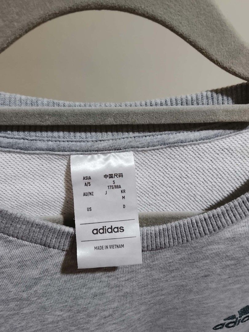 Sweater (Category: Coats, Jackets and Outerwear) located in Manila. Submitted by justmove2020 (Listing ID 1466190235, Image 3). Description: For sale Adidas Sweater Selling for ₱400 plus SF Condition 9/10 like new Size Fit Small/Medium.