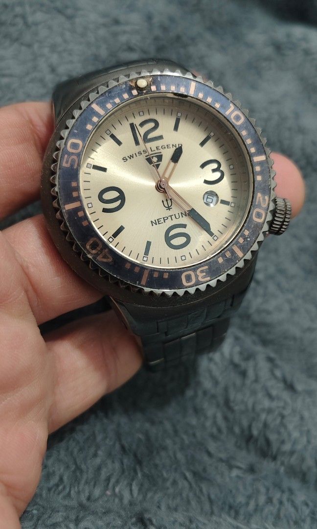 Swiss Legend Neptune Force (Category: Men's Watches) located in Cebu City. Submitted by aceoftime (Listing ID 1466323407, Image 1). Description: In excellent condition Swiss Made ISA analog quartz movement w/ date display Unidirectional rotating bezel Dark Ion plated stainless steel with screwdown crown and protective silicon guard Gun metal finish stainless steel bracelet 100m water resist Watch only Our Guarantee: 💯 Authentic All watches are c