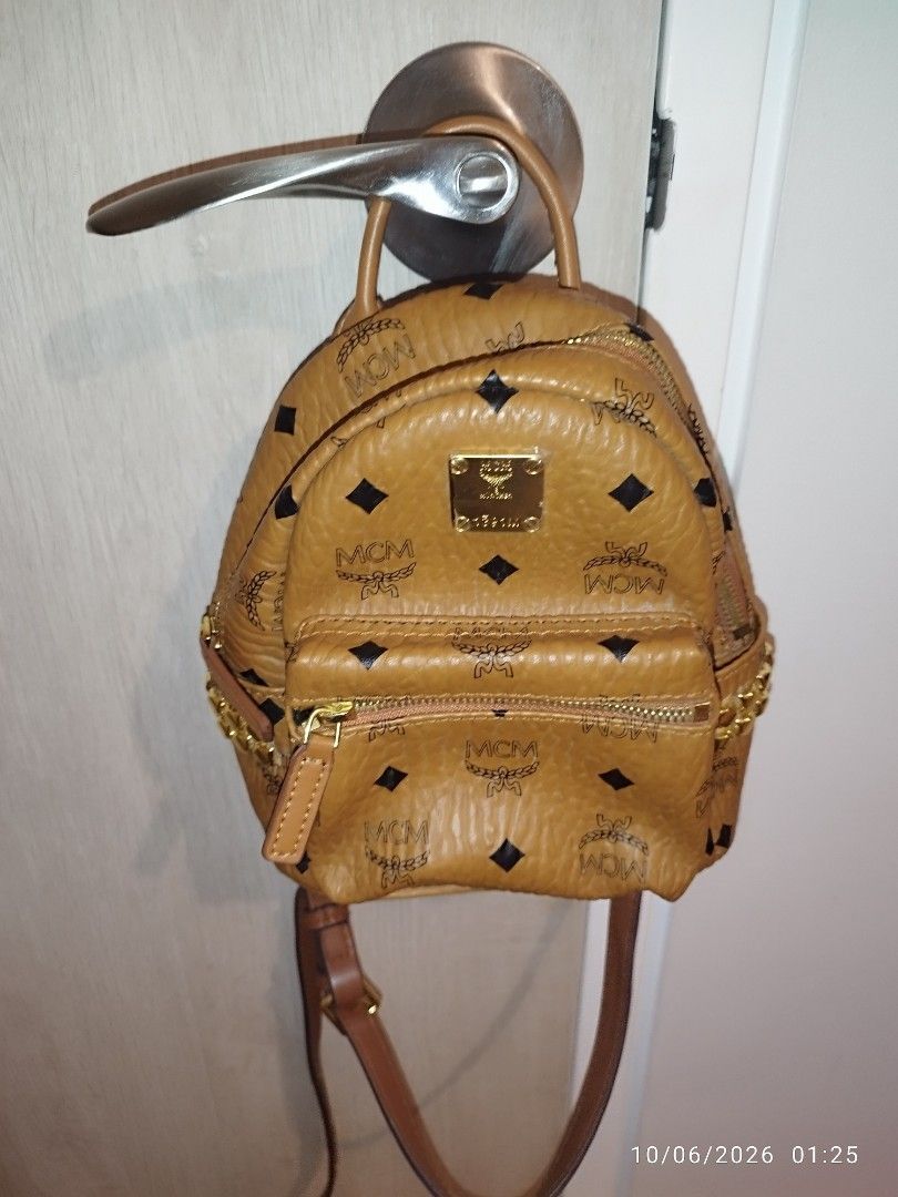 Take all (Category: Luxury Bags & Wallets) located in Cebu City. Submitted by jlorana11395954 (Listing ID 1466157548, Image 3). Description: -take all for 2000 -buyer shoulders sf .