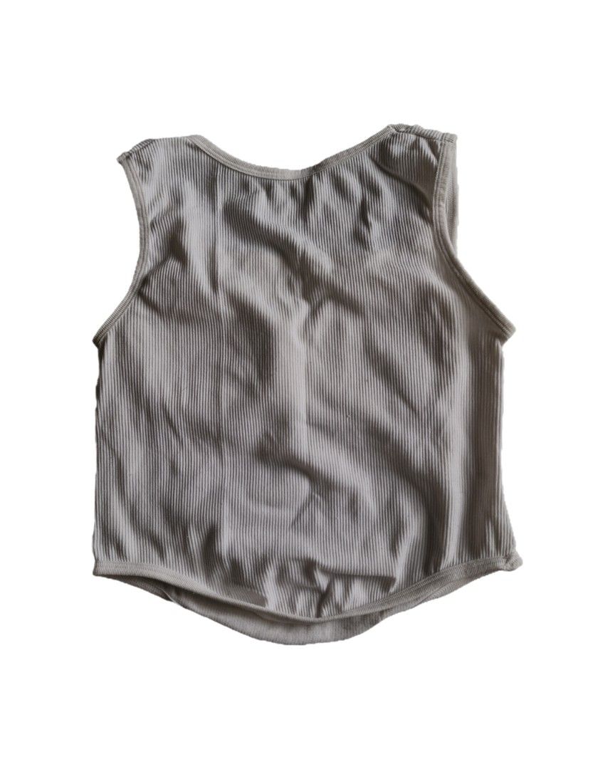 Tank Top (Category: Sleeveless) located in Baguio. Submitted by _.prelovedbyjo (Listing ID 1466235962, Image 2). Description: Tank Top with bra pads.