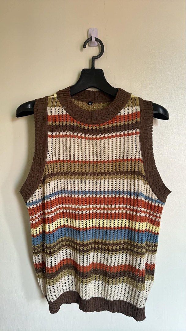 Tank top (Category: Vests) located in Manila. Submitted by heiheiha04 (Listing ID 1466272612, Image 1). Description: Tank top Medium Condition: 9/10 ₱ 150 Dimension: Width: 21 inches Length: 25 inches.