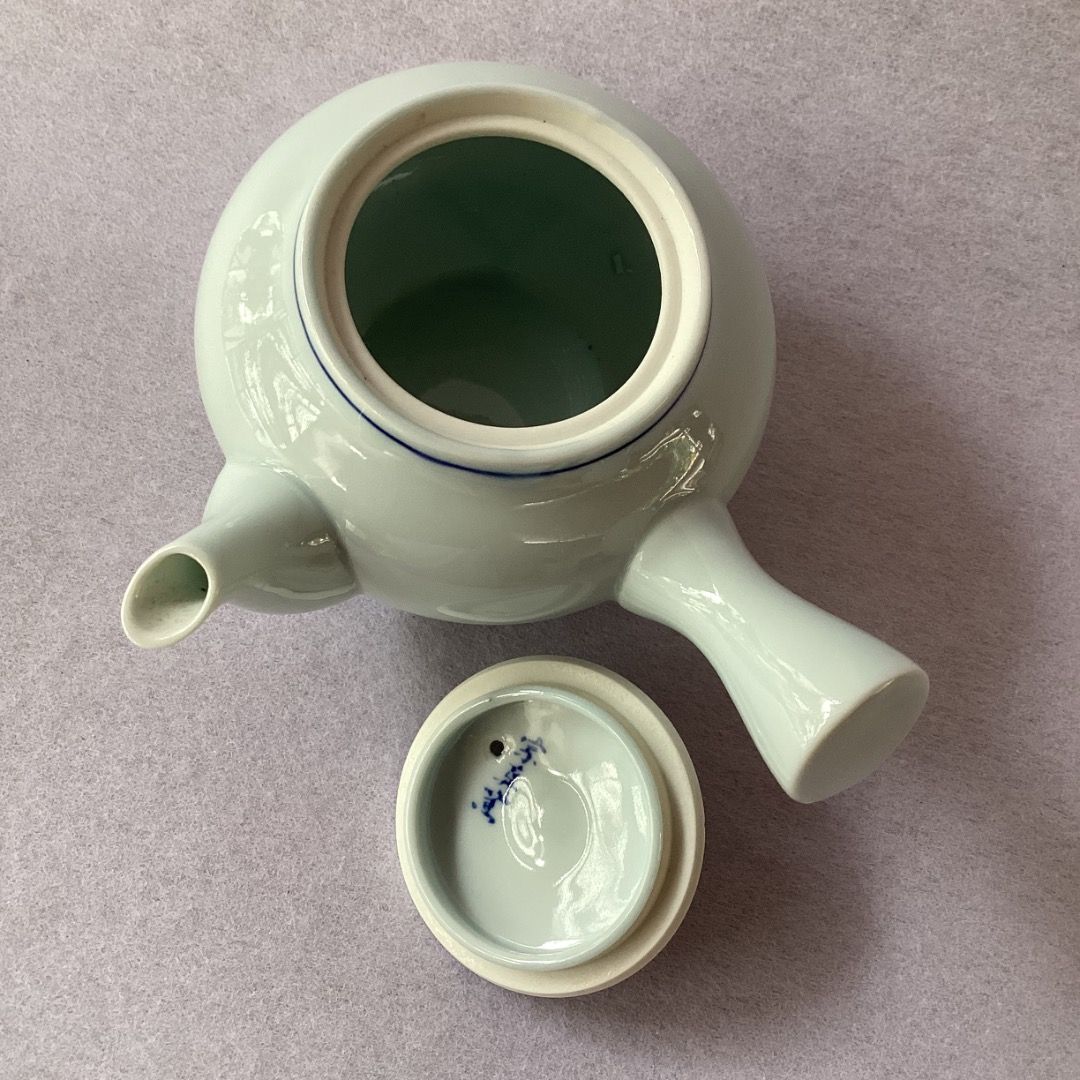 Teapot; signed (Category: Coffee & Tea Tableware) located in Davao. Submitted by atbpshop192593 (Listing ID 1466306295, Image 3). Description: Php150 Teapot; signed Capacity: 250 Please REVIEW PHOTOS We use 100% repurposed packaging materials SF starts at Php70 via Flash Express First to pay.