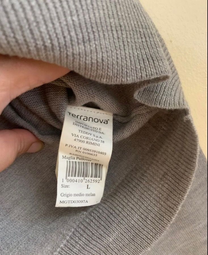 Terranova Pullover Womens (Category: Longsleeves) located in Valenzuela. Submitted by clickandshoppreloved (Listing ID 1466202683, Image 2). Description: Terranova Pullover Womens Onhand, Original Large Ontag, (19L x 18W) Color : Grey (Excellent Condition, Good As New).