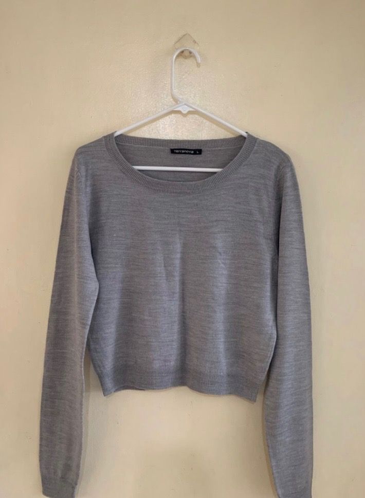 Terranova Pullover Womens (Category: Longsleeves) located in Valenzuela. Submitted by clickandshoppreloved (Listing ID 1466202683, Image 1). Description: Terranova Pullover Womens Onhand, Original Large Ontag, (19L x 18W) Color : Grey (Excellent Condition, Good As New).