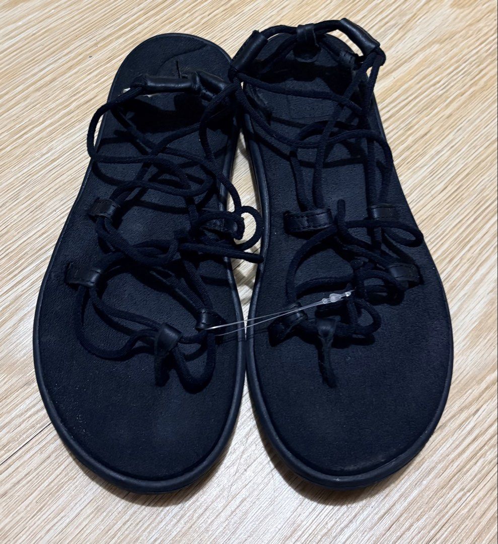 Teva voya infinity sandal us 6 (Category: Slippers and slides) located in Koronadal. Submitted by bulilitfam (Listing ID 1466257508, Image 2). Description: Ukaysource Size us 6 insole 23cm Bago pa pero nktali dko alam kng noutol o ganon n tlga..both oair Pls check kast pic .