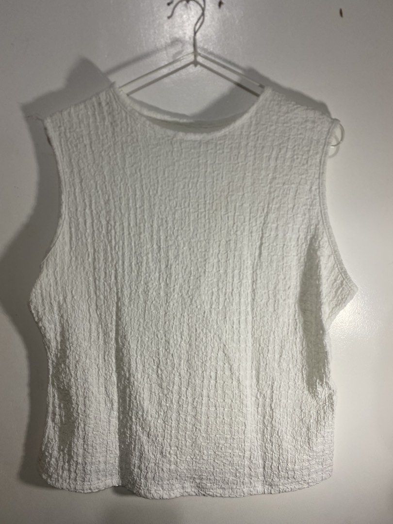Textured/Ruched Top (Category: Sleeveless) located in Manila. Submitted by mxnkye (Listing ID 1466182940, Image 1). Description: Brand New! Size: Small to Medium frame RFS: Not kasya on me. Price is negotiable! Make an offer!.