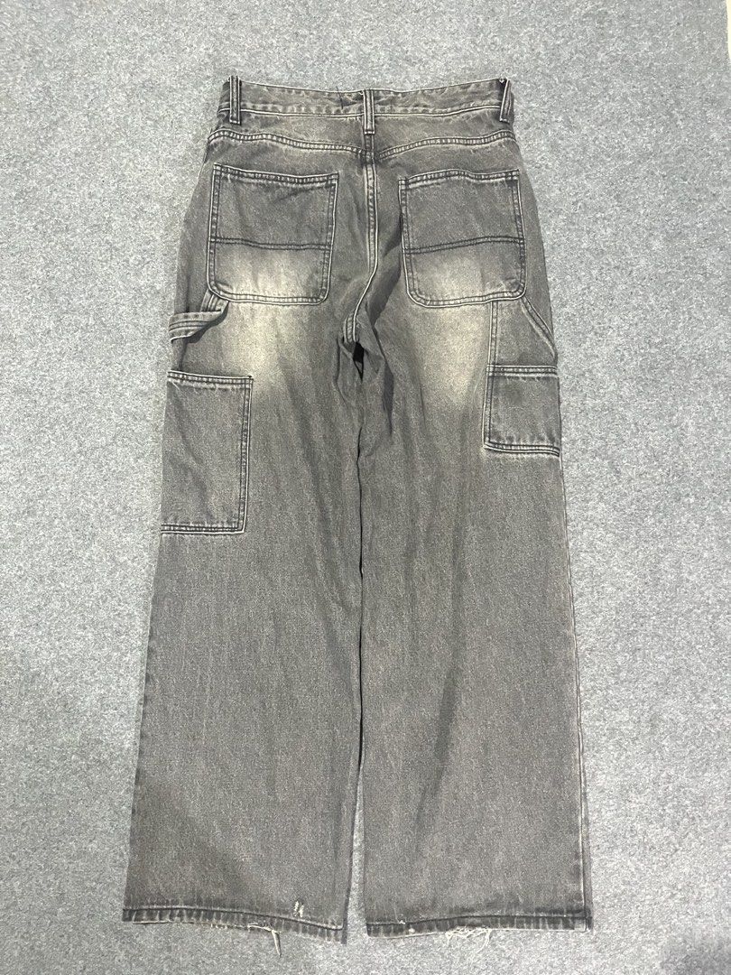 The cross carpenter wash denim pants (Category: Jeans) located in Lapu Lapu. Submitted by jhonrener41426 (Listing ID 1466269136, Image 1). Description: Size 30 Thigh-13 Length-40 Leg opening-10 Excellent condition Color rate 9.5/10 Authentic .