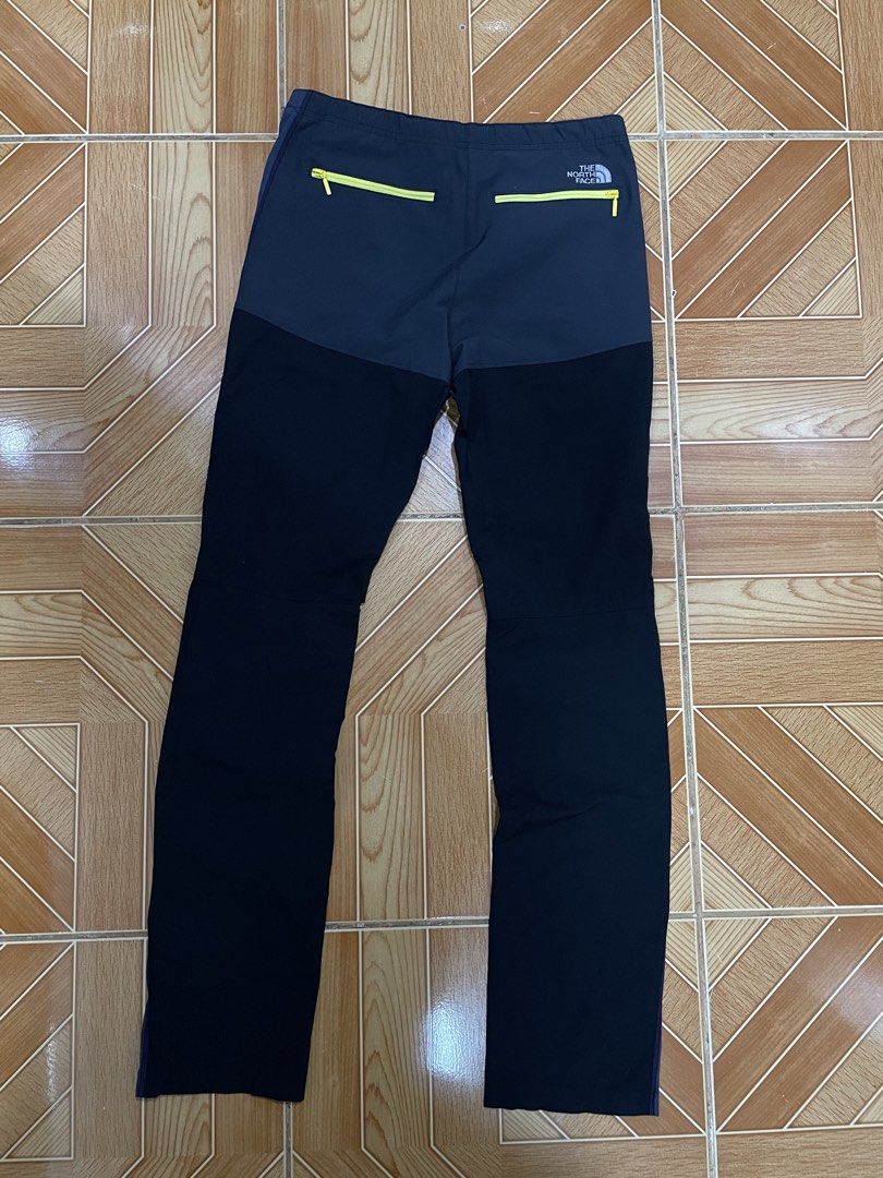 THE NORT FACE SUMMIT SERIES (Category: Outdoor Furniture) located in Muntinlupa City. Submitted by clarencemirones (Listing ID 1466319854, Image 2). Description: THE NORTH FACE SUMMIT 32 x 40 7hem like new ₱1200 only dm me!.