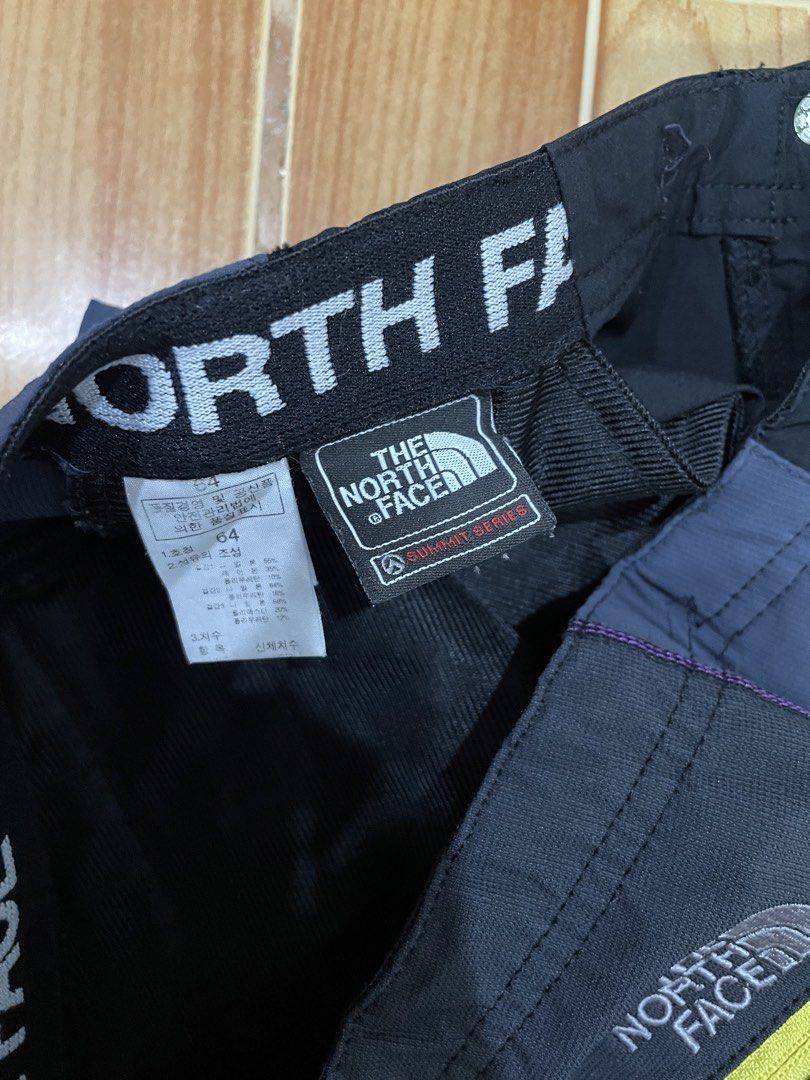 THE NORT FACE SUMMIT SERIES (Category: Outdoor Furniture) located in Muntinlupa City. Submitted by clarencemirones (Listing ID 1466319854, Image 3). Description: THE NORTH FACE SUMMIT 32 x 40 7hem like new ₱1200 only dm me!.