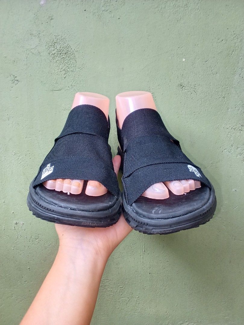 The north face (Category: Flats & Sandals) located in General Santos City (Dadiangas). Submitted by ukayonlineshoppe (Listing ID 1466162226, Image 2). Description: 23.5cm original.