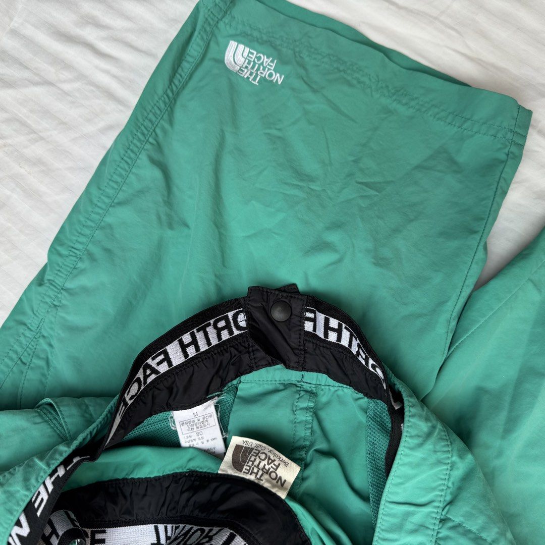 THE NORTH FACE (Category: Shorts) located in Pasig City. Submitted by jaaard (Listing ID 1466307473, Image 2). Description: Tnf short size 29-30 Pm me .